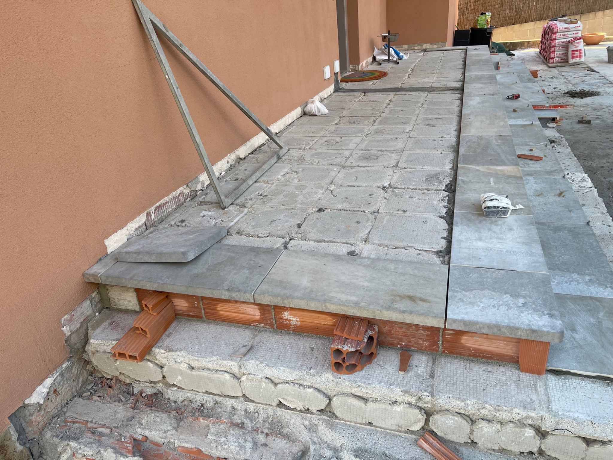 Trabajo realizado por OBRAS Y REFORMAS HABITEC 2000